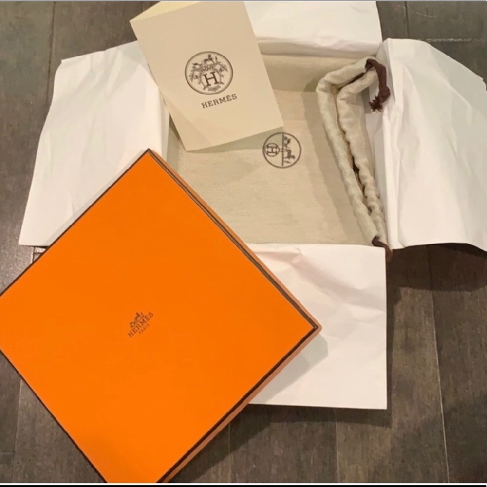 Hermēs Gift Box & Dust Bag